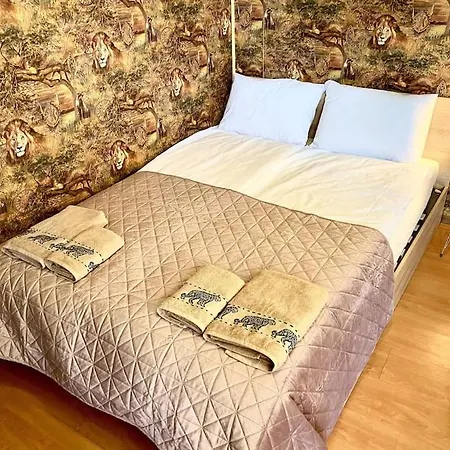 Guest With Living Room, Dining And Kitchen Next To Center Апартаменты София