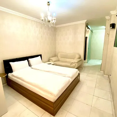 Апартаменты Guest With Living Room, Dining And Kitchen Next To Center *