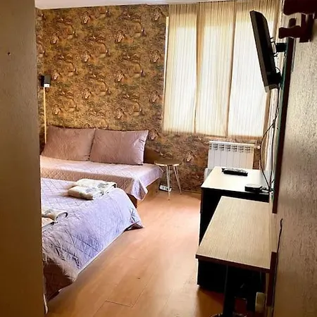 Guest With Living Room, Dining And Kitchen Next To Center * София