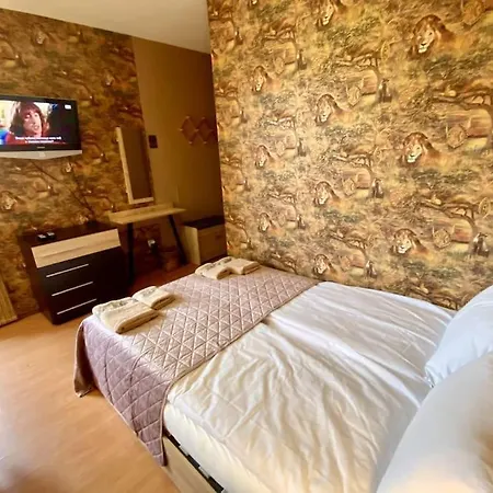 Апартаменты Guest With Living Room, Dining And Kitchen Next To Center София