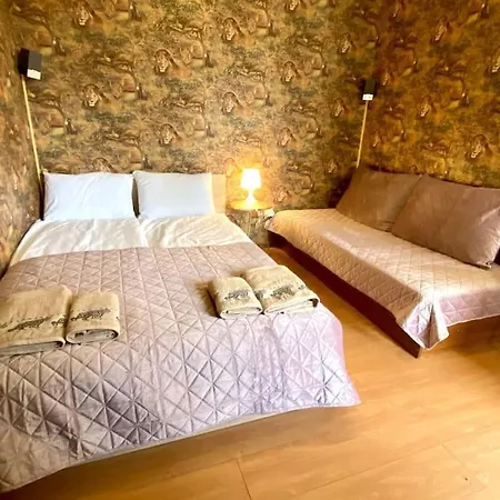 Guest With Living Room, Dining And Kitchen Next To Center Апартаменты София