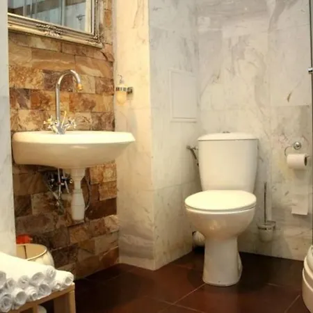 Апартаменты Guest With Living Room, Dining And Kitchen Next To Center