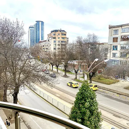 Апартаменты Guest With Living Room, Dining And Kitchen Next To Center